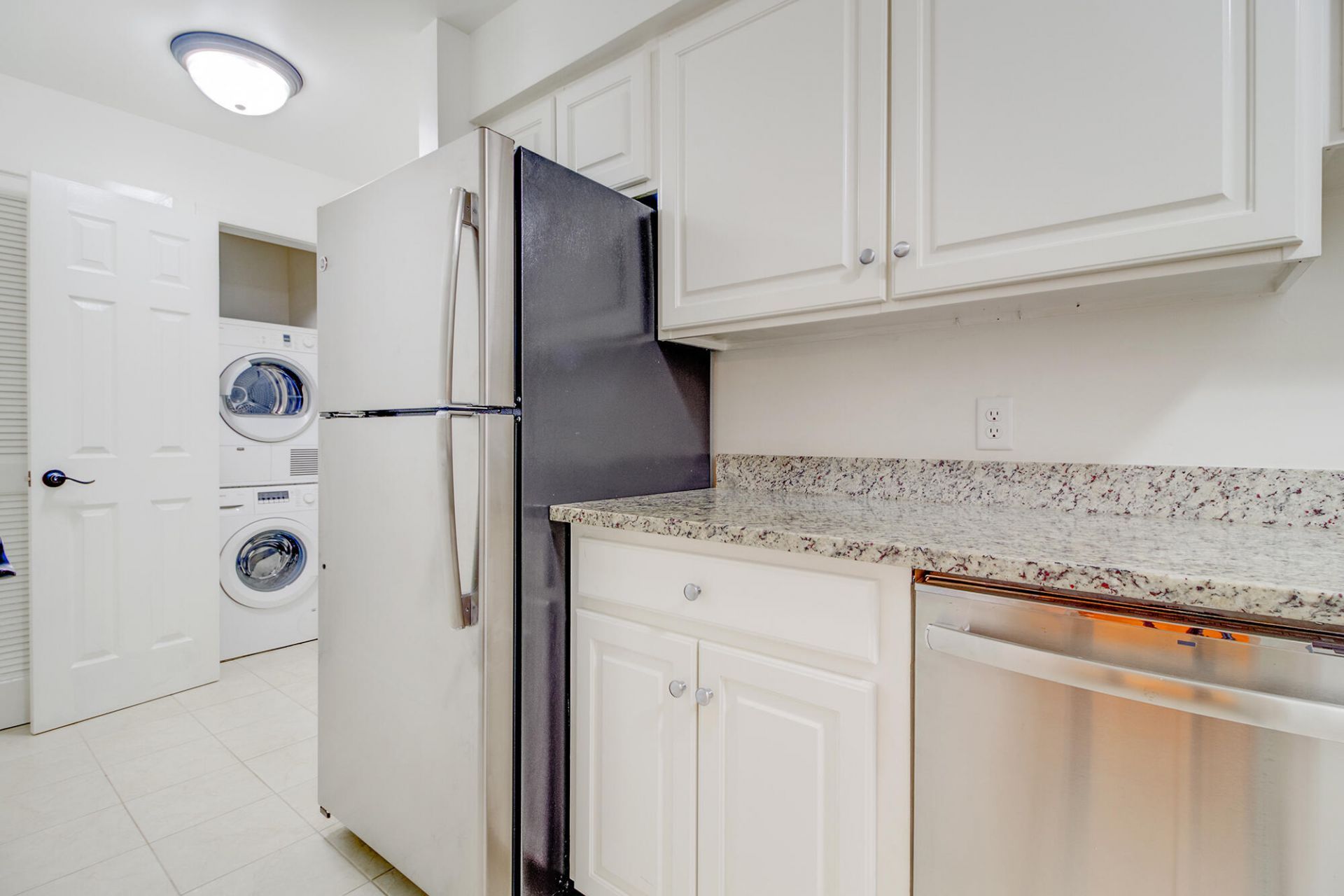 55 Ashley Avenue Photo 11