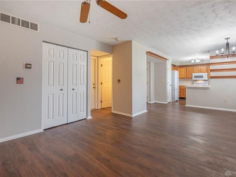 482 Meadowview Court, Vandalia, OH 45377 Photo 8