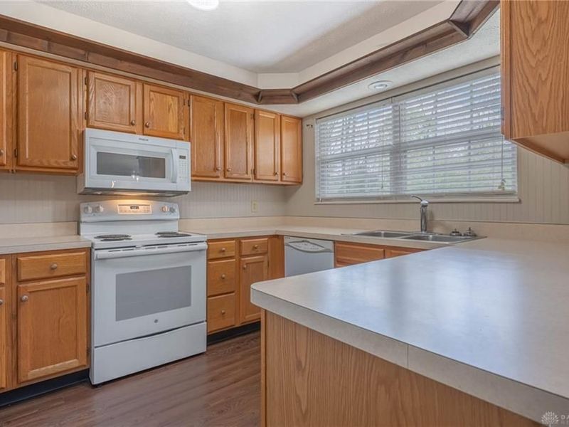 482 Meadowview Court, Vandalia, OH 45377 Photo 9