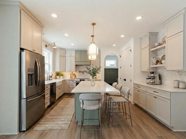 2816 Oxford Street N, Roseville, MN 55126