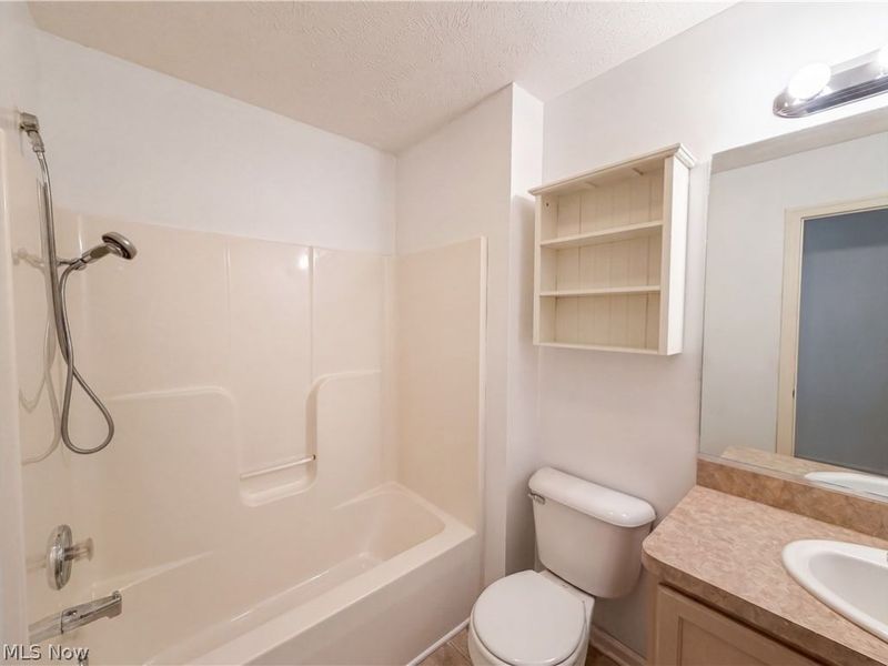 8757 Roberts Court, Olmsted Falls, OH 44138 Photo 10