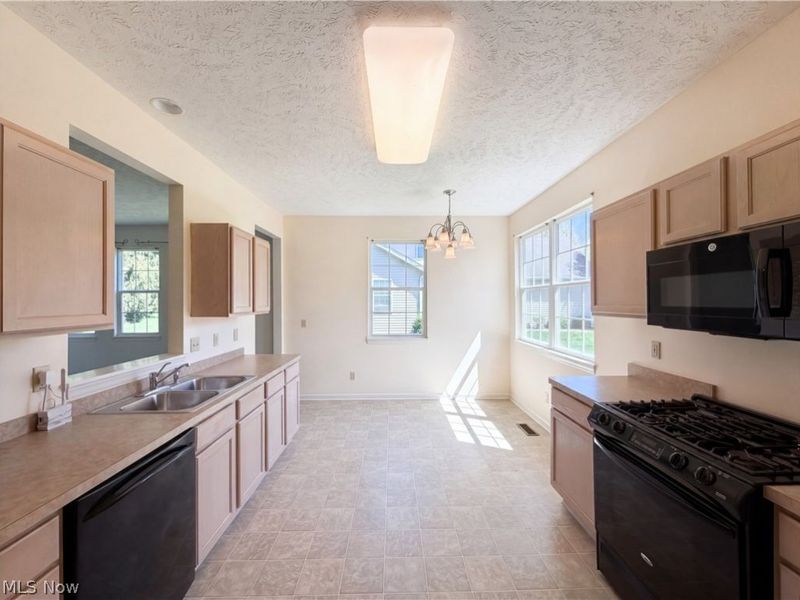 8757 Roberts Court, Olmsted Falls, OH 44138 Photo 2