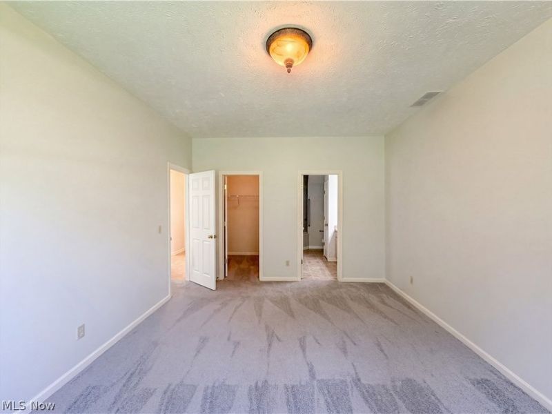 8757 Roberts Court, Olmsted Falls, OH 44138 Photo 4