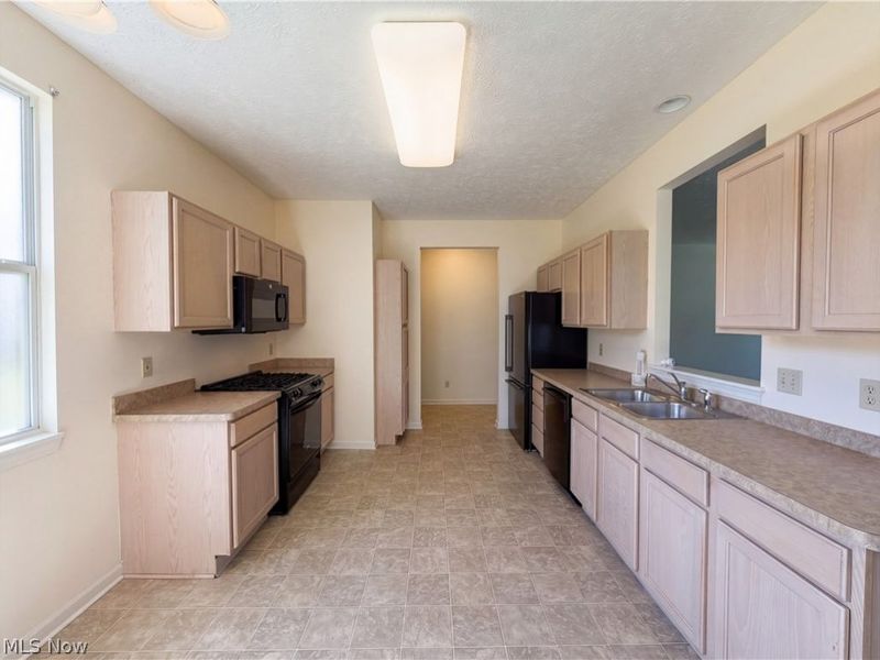 8757 Roberts Court, Olmsted Falls, OH 44138 Photo 8