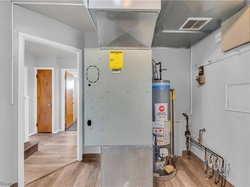 17401 Wayne Drive, Cleveland, OH 44128 Photo 21