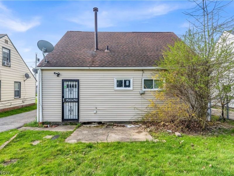 17401 Wayne Drive, Cleveland, OH 44128 Photo 22