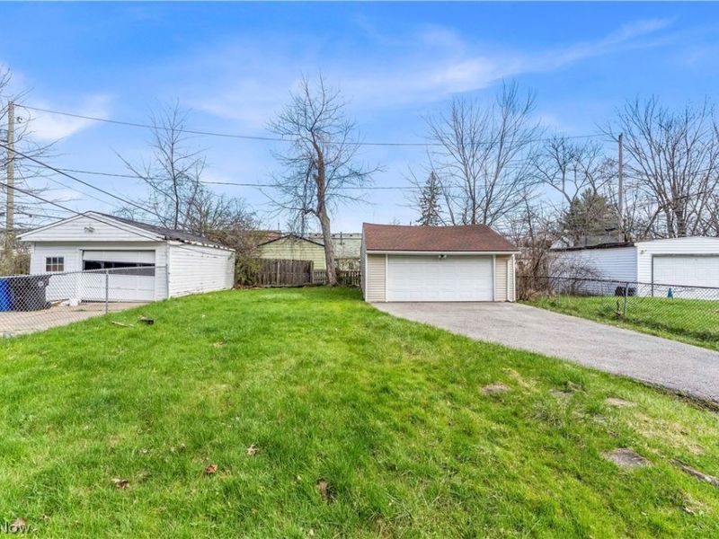 17401 Wayne Drive, Cleveland, OH 44128 Photo 23