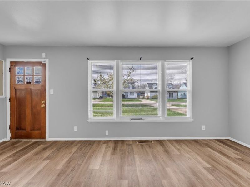 17401 Wayne Drive, Cleveland, OH 44128 Photo 3