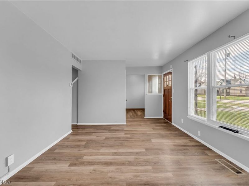 17401 Wayne Drive, Cleveland, OH 44128 Photo 5