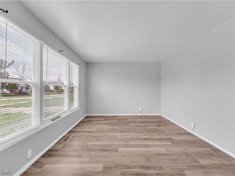 17401 Wayne Drive, Cleveland, OH 44128 Photo 6