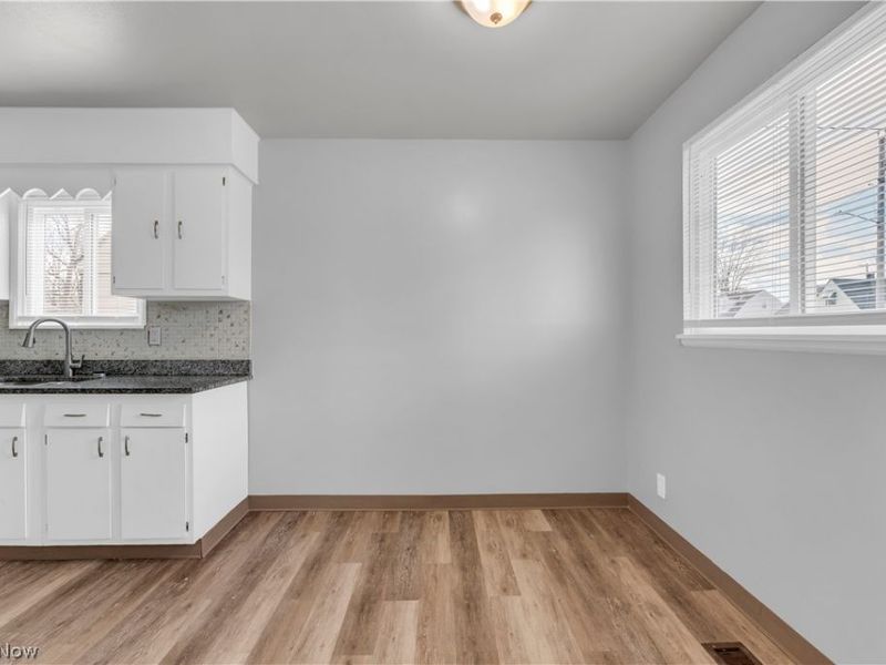 17401 Wayne Drive, Cleveland, OH 44128 Photo 9