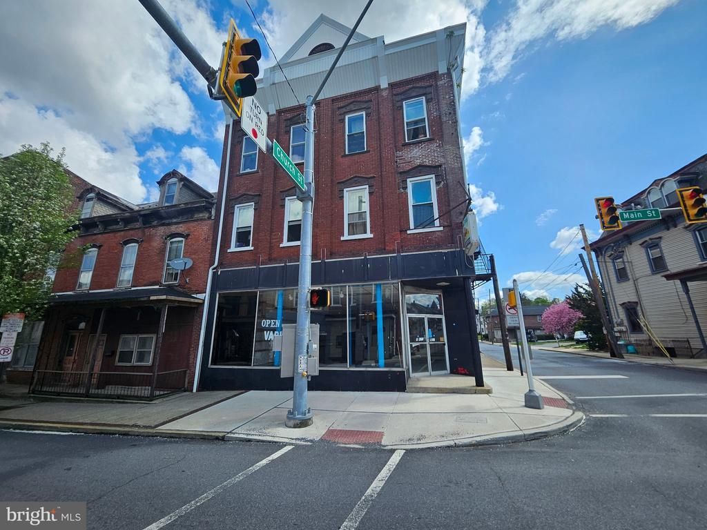 232 E CHURCH STREET , SLATINGTON, PA 18080