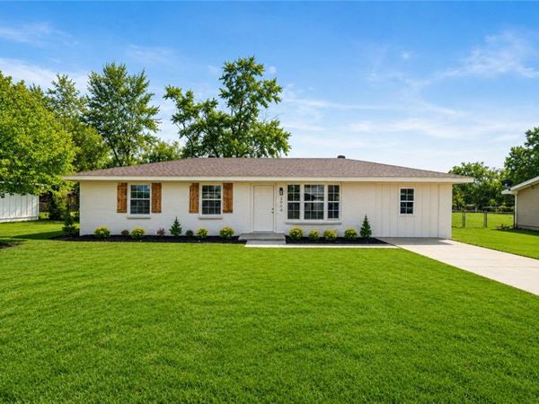2000 W Wood Street, Rogers, AR 72756