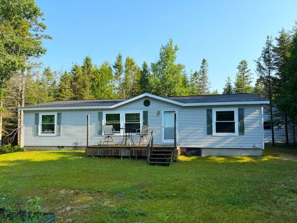 850 S Lakeside RD, Cedarville, MI 49719