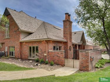 8914 Douglas Court, Omaha, NE 68114