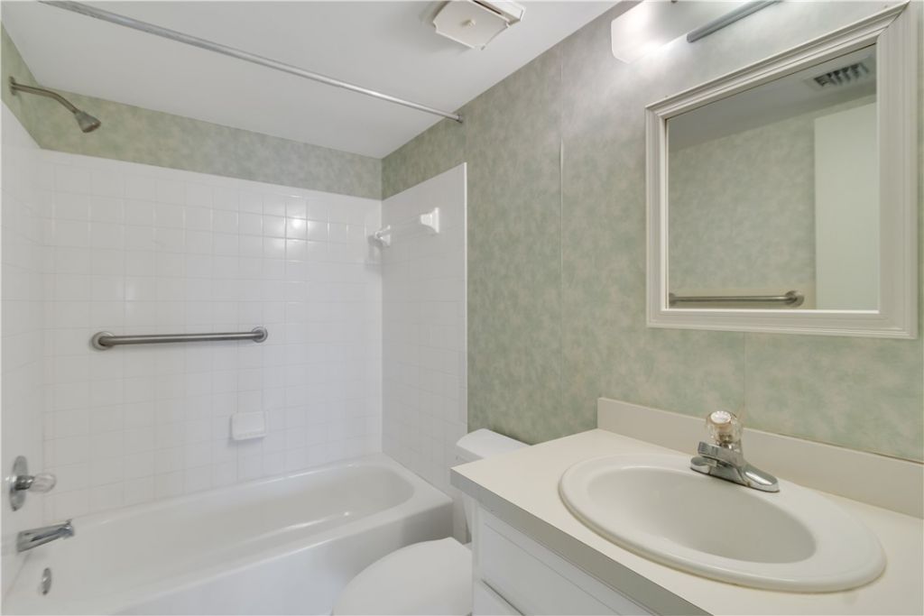 356 Grove Isle Circle, Unit 356, Vero Beach, FL 32962 Photo