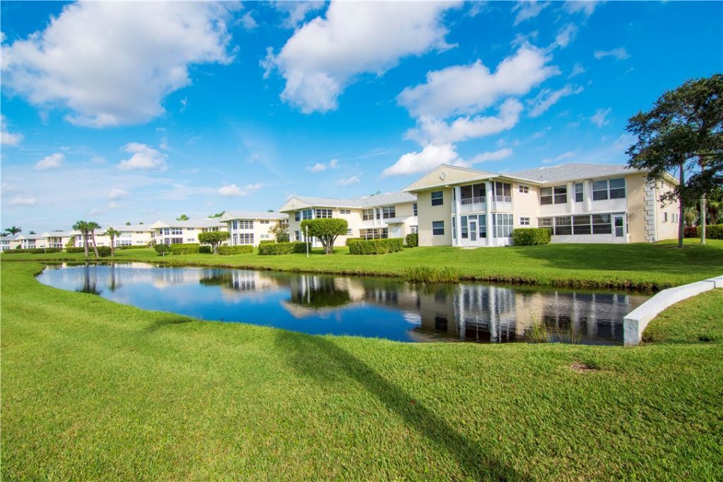 356 Grove Isle Circle, Unit 356, Vero Beach, FL 32962 Photo
