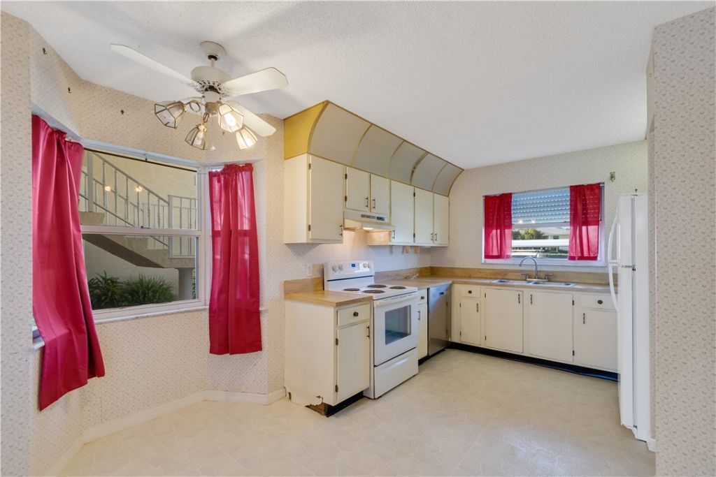 356 Grove Isle Circle, Unit 356, Vero Beach, FL 32962 Photo