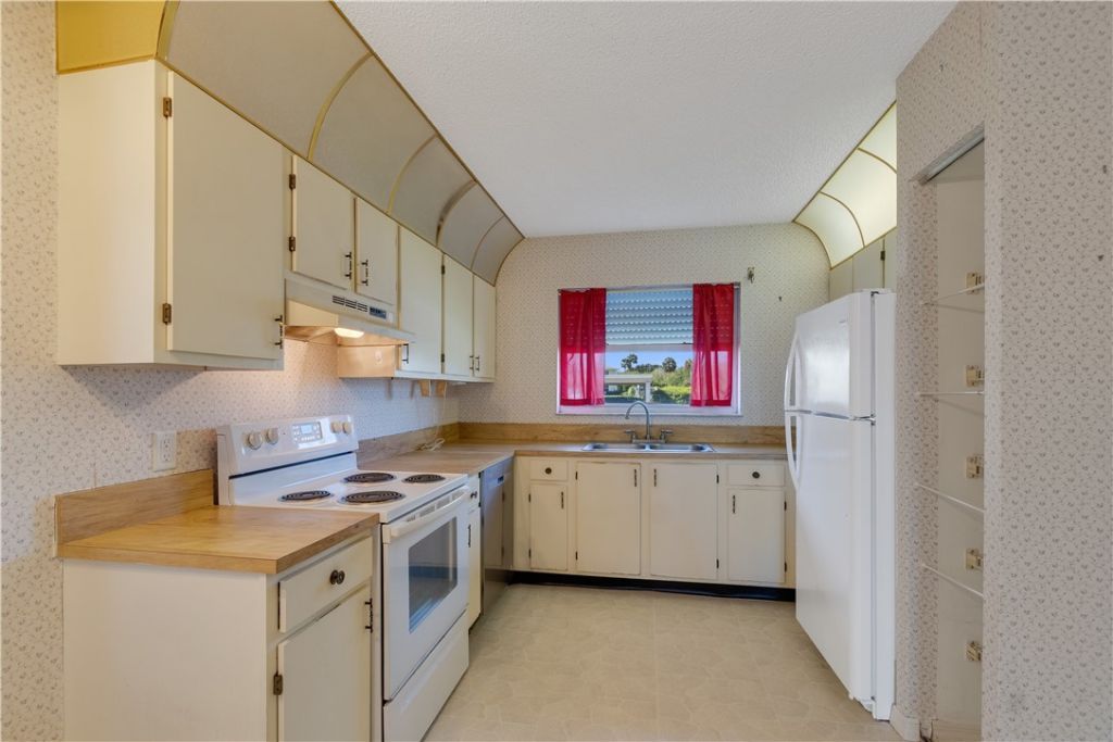 356 Grove Isle Circle, Unit 356, Vero Beach, FL 32962 Photo