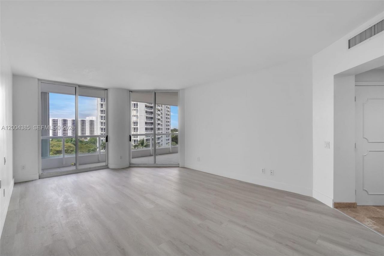 21150 E Point Pl , Unit 904, Aventura, FL 33180 Photo