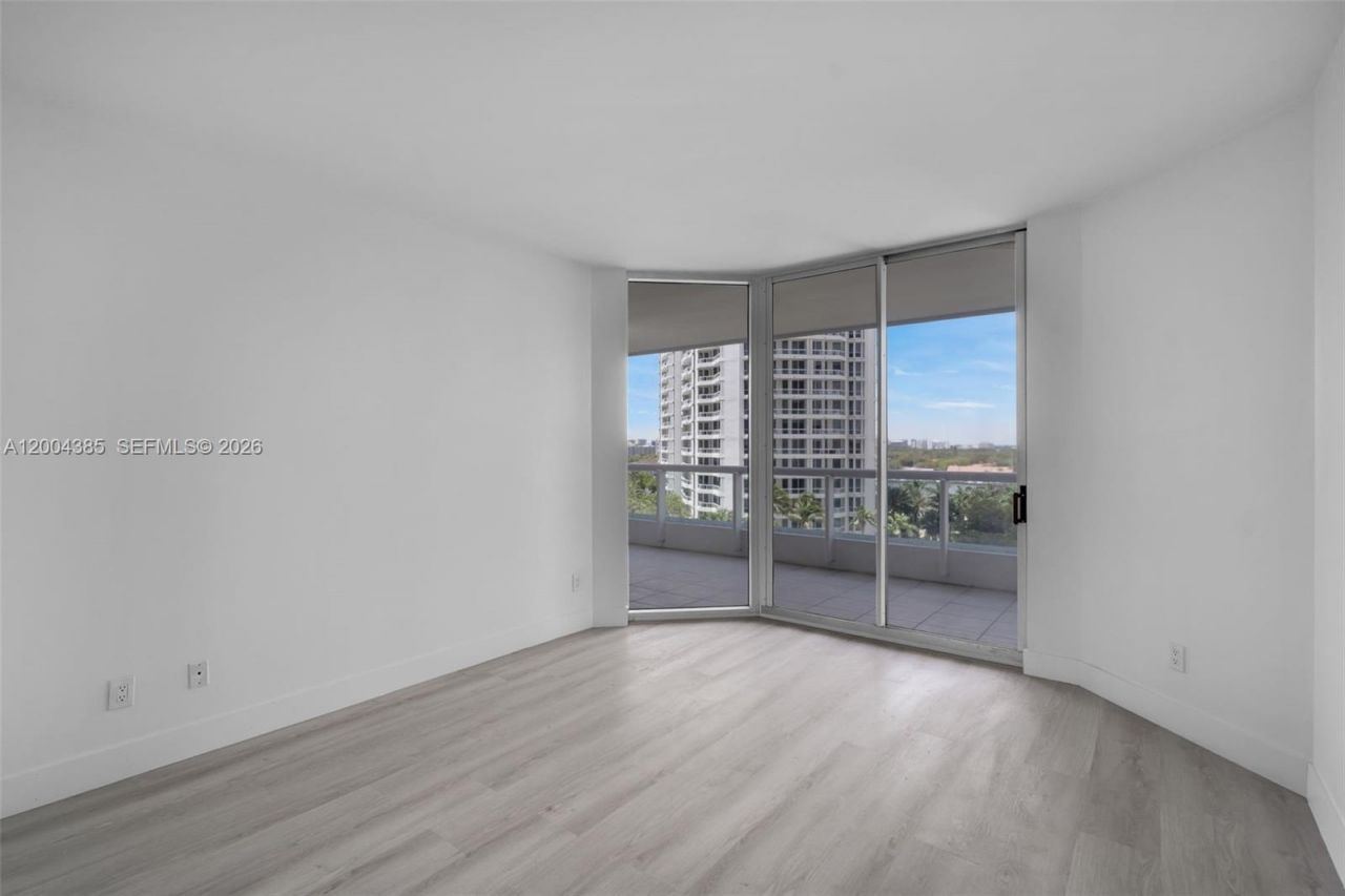 21150 E Point Pl , Unit 904, Aventura, FL 33180 Photo