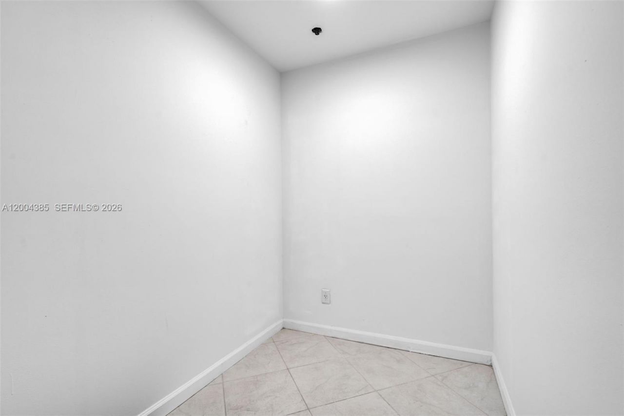 21150 E Point Pl , Unit 904, Aventura, FL 33180 Photo