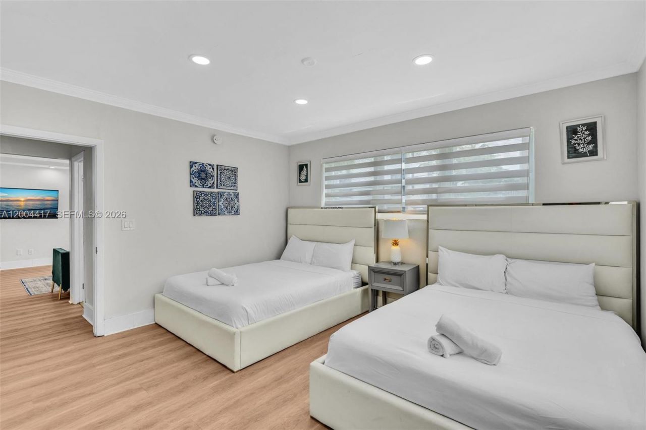 10000 E Bay Harbor Dr, Unit 12, Bay Harbor Islands, FL 33154 Photo