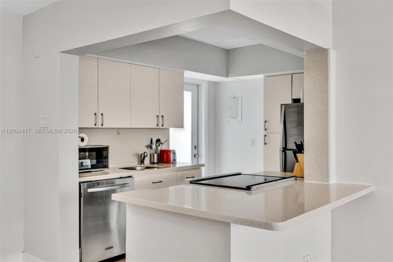 10000 E Bay Harbor Dr, Unit 12, Bay Harbor Islands, FL 33154 Photo