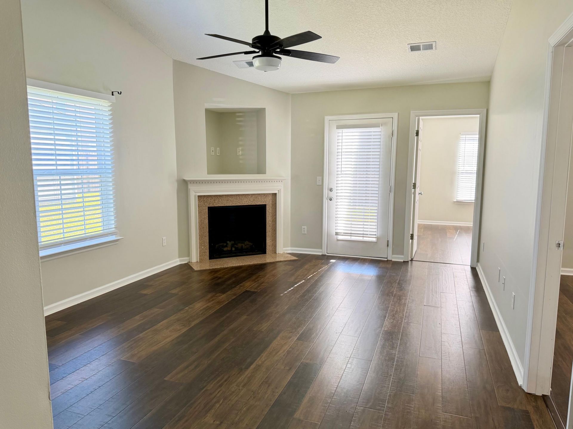 7840 Park Gate Drive Photo 10