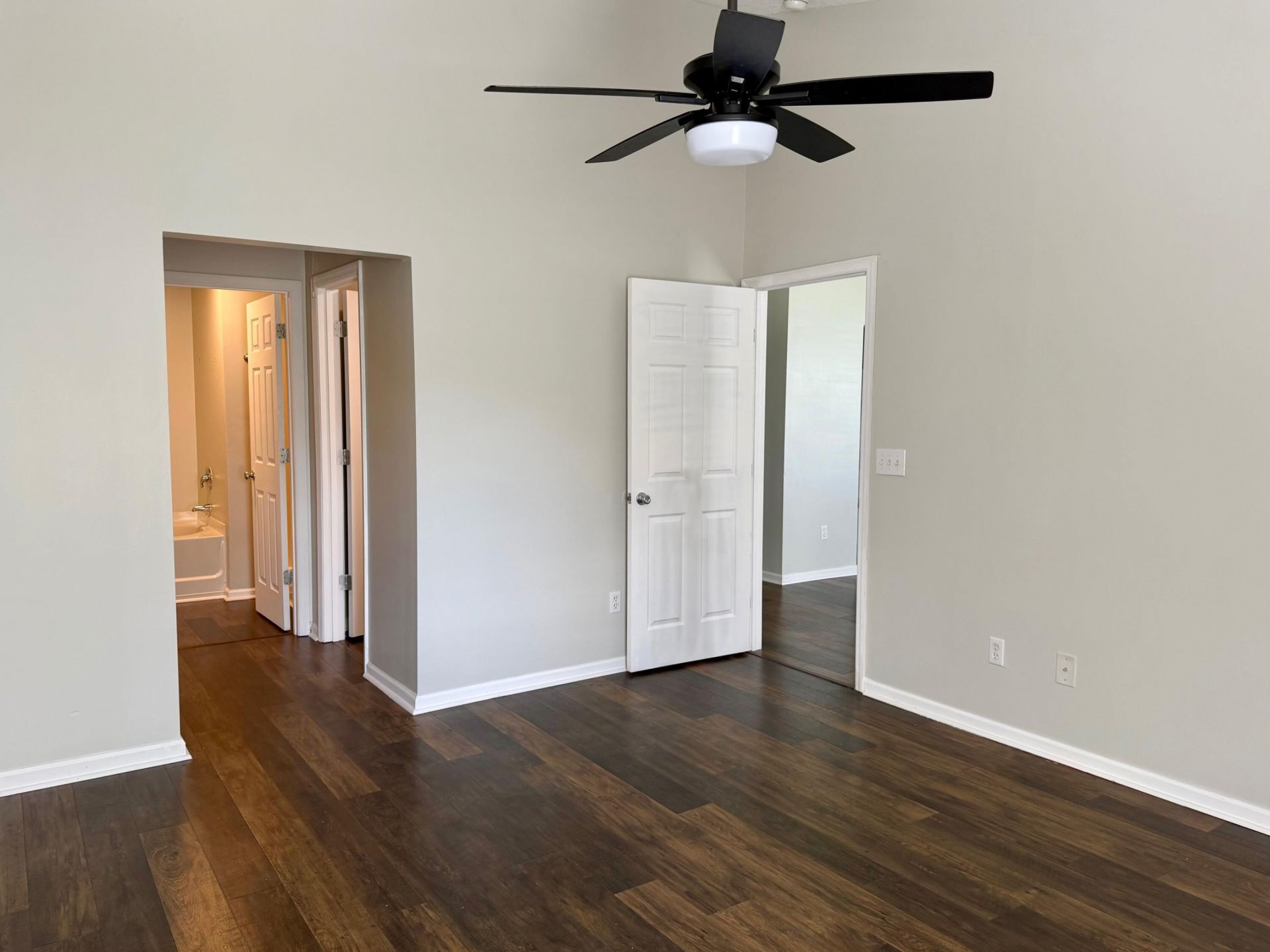 7840 Park Gate Drive Photo 14