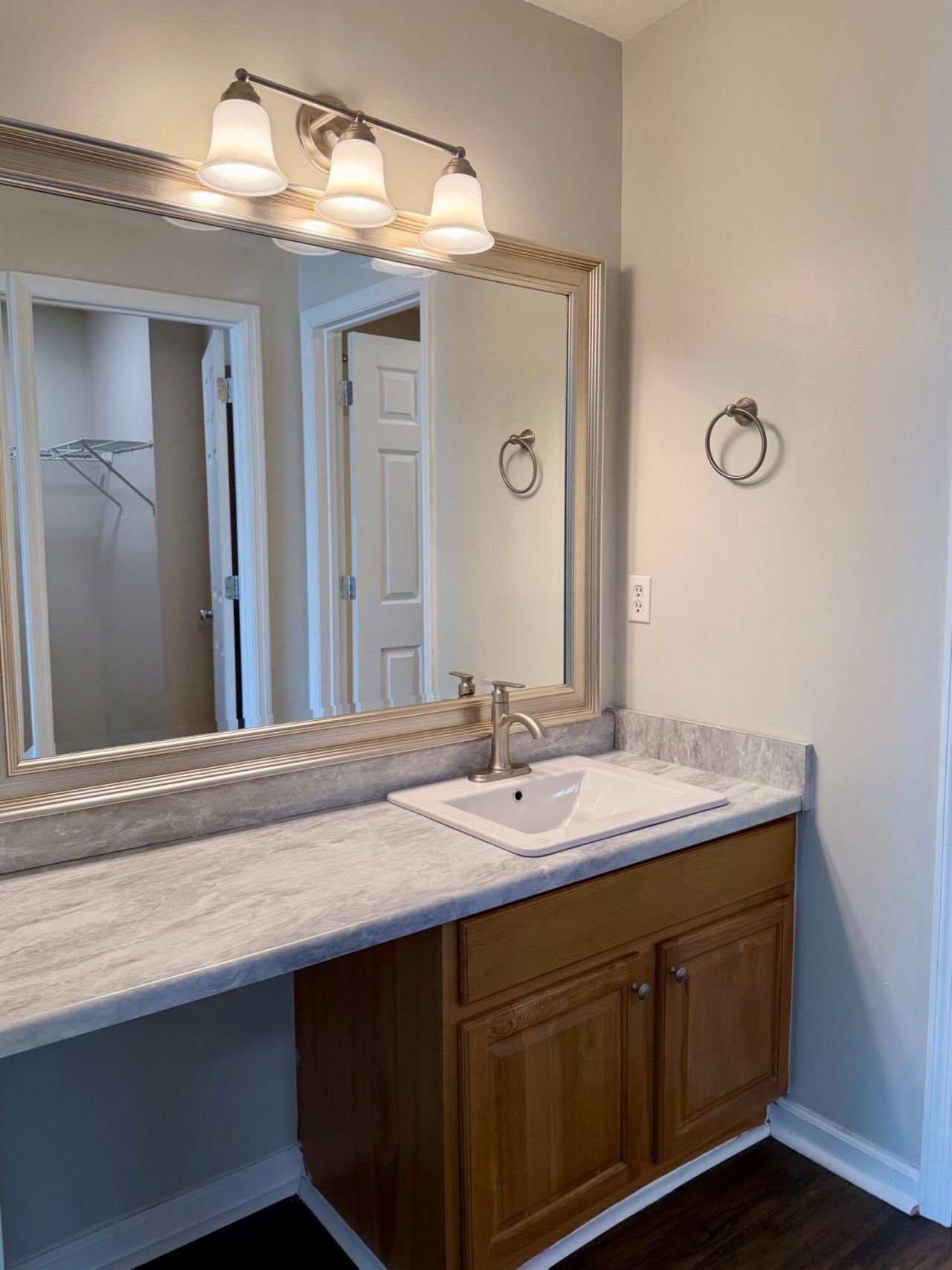 7840 Park Gate Drive Photo 15