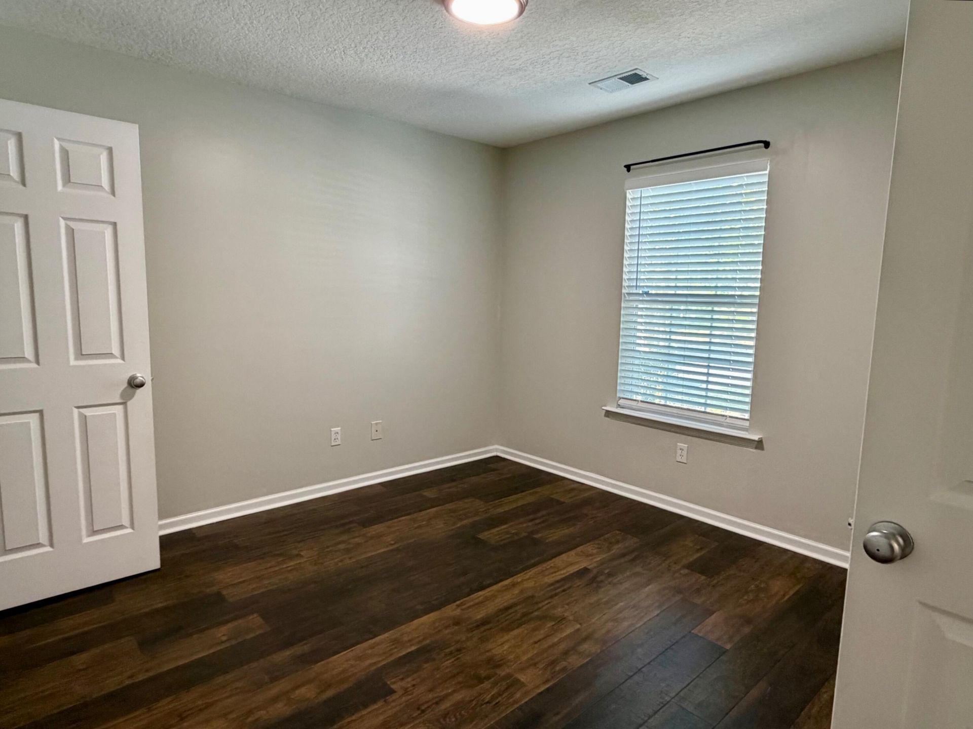 7840 Park Gate Drive Photo 19