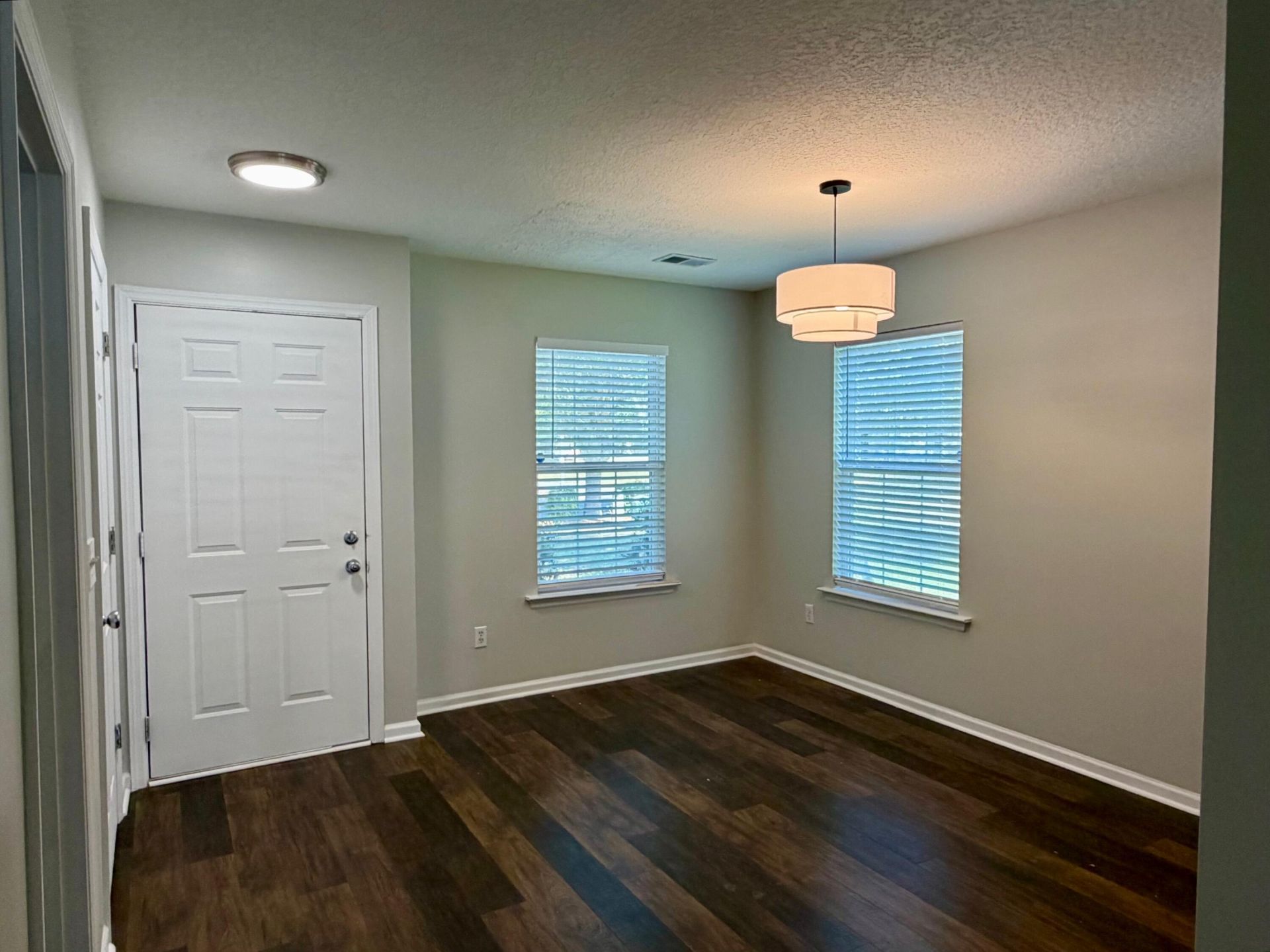 7840 Park Gate Drive Photo 4