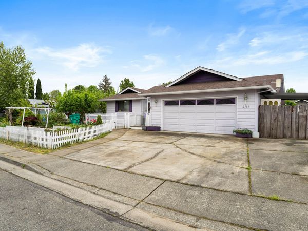 2701 Salmon Circle, Grants Pass, OR 97527