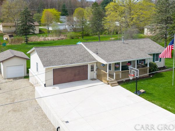 5045 Wakefield Avenue NE, Comstock Park, MI 49321