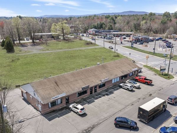 135 B Northampton St, Easthampton, MA 01027