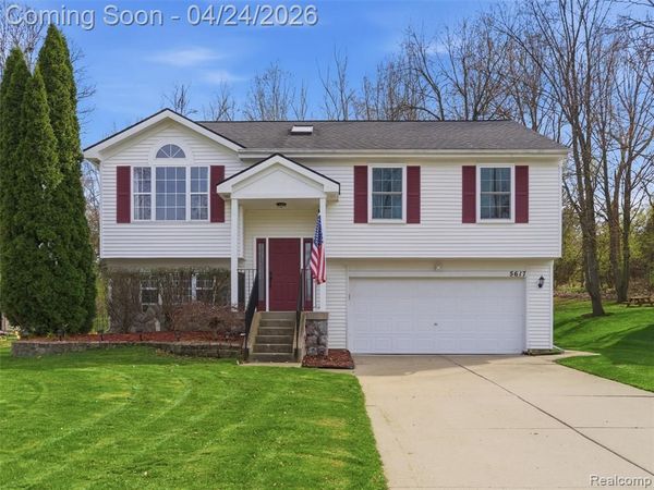 5617 Millpointe Drive, Waterford Twp, MI 48327