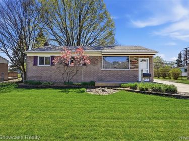 31167 Maplewood Street, Garden City, MI 48135
