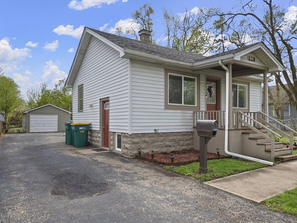 128 Independence Avenue , Joliet, IL 60433