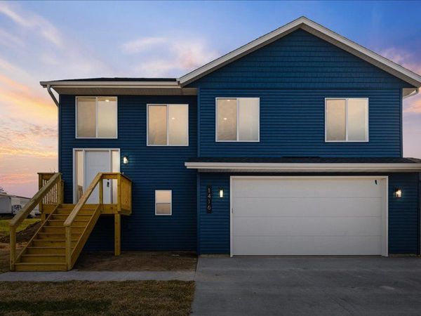 1416 Duncan Drive , Muscatine, IA 52761