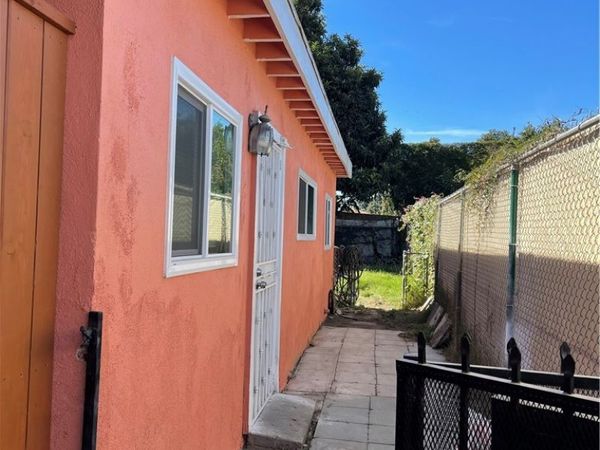 13025 S Penrose , Compton, CA 90222