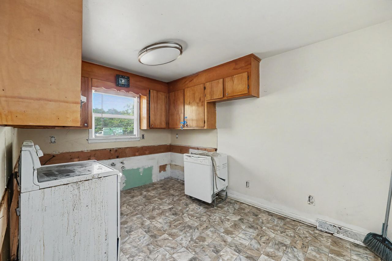 3881 Walnut Street Photo 12