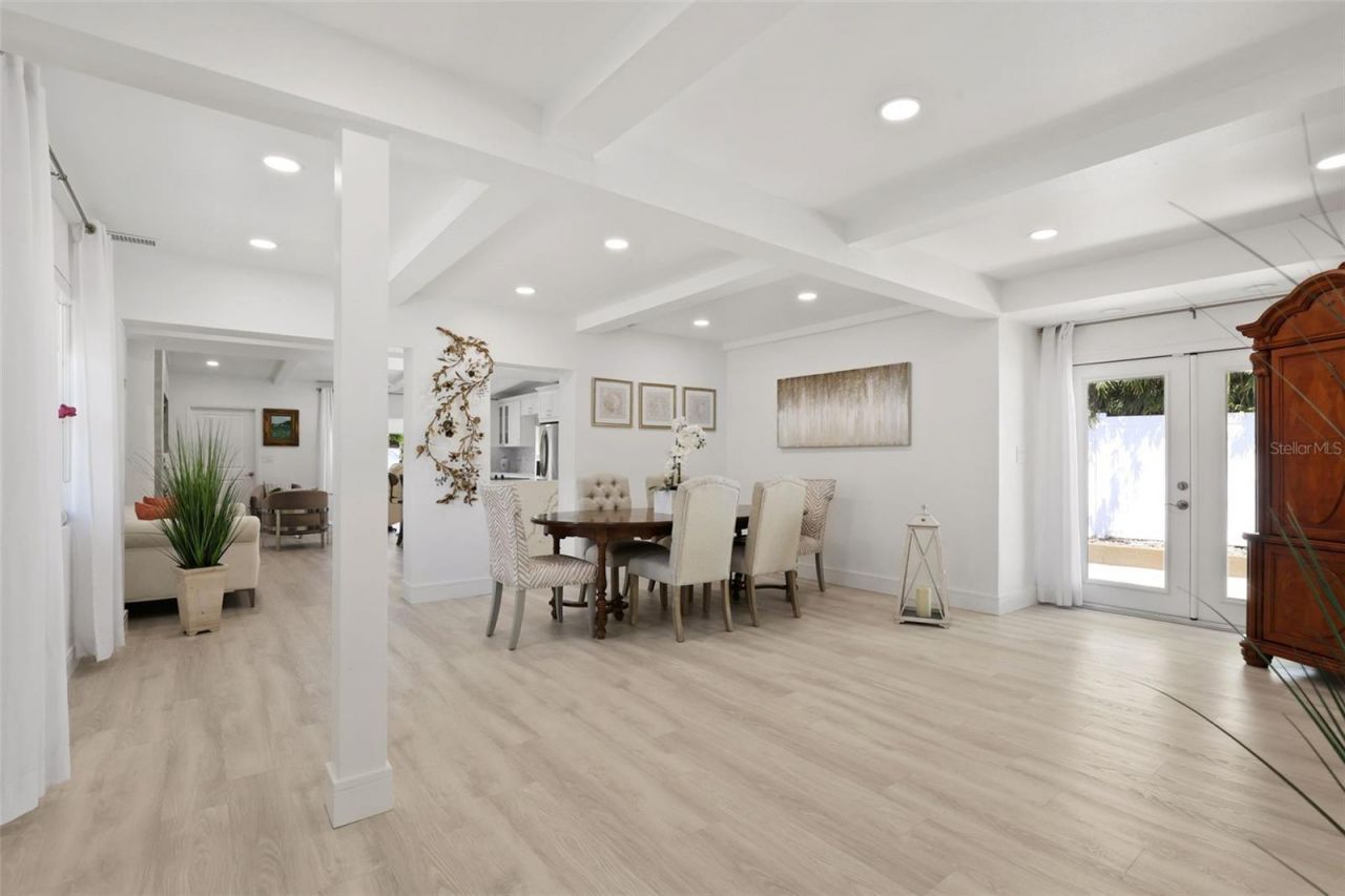 25 Sandpiper Road, Tampa, FL 33609 Photo