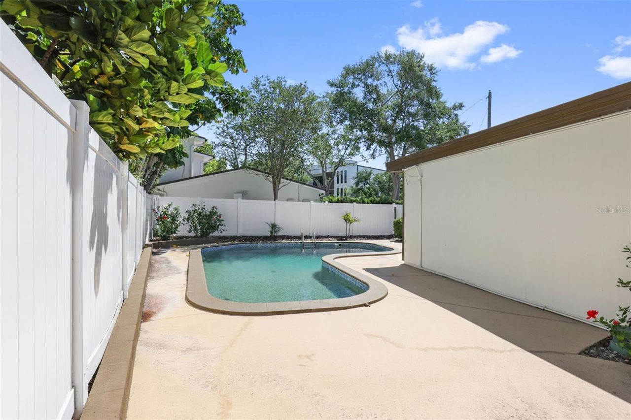 25 Sandpiper Road, Tampa, FL 33609 Photo