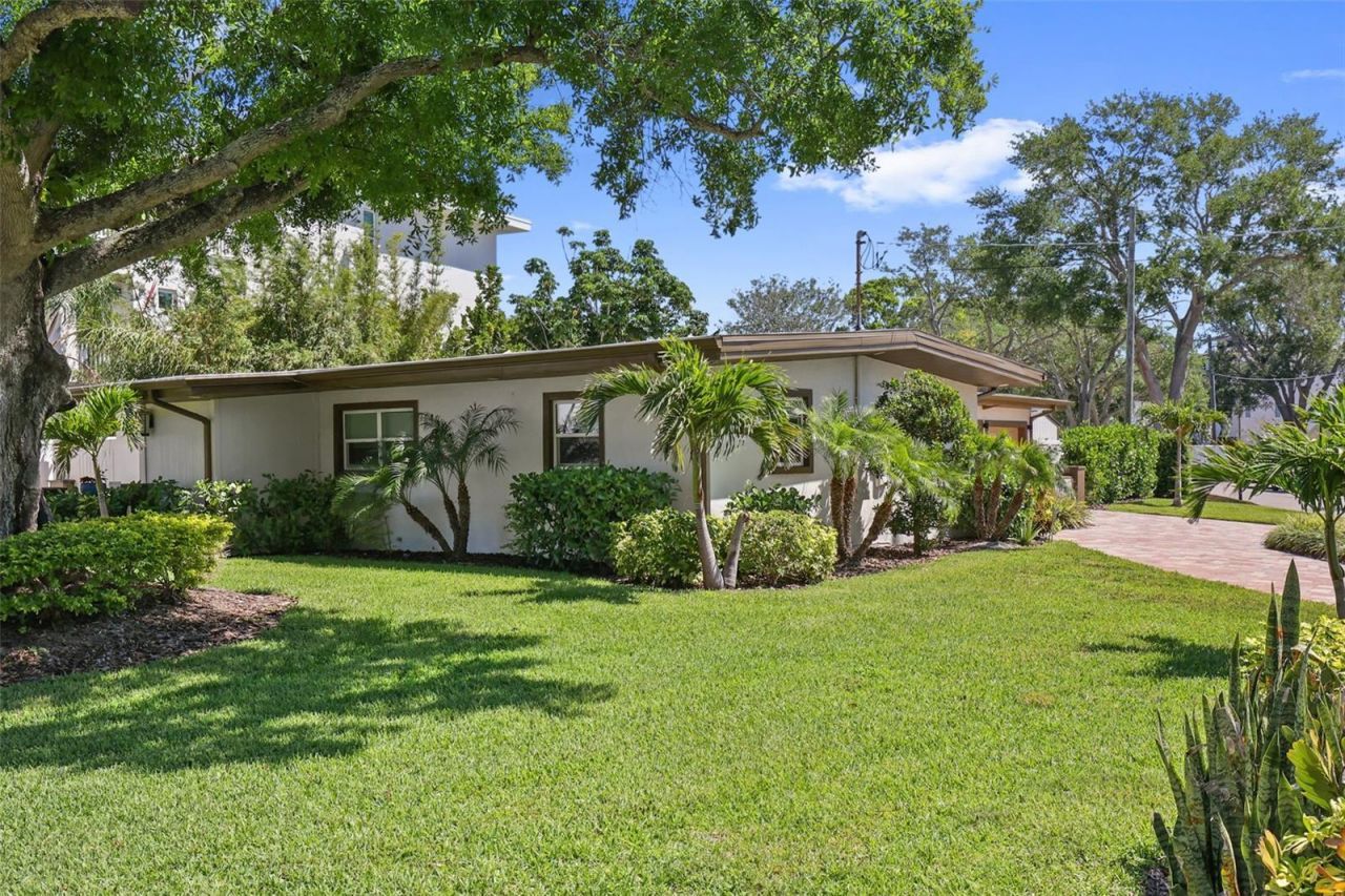 25 Sandpiper Road, Tampa, FL 33609 Photo
