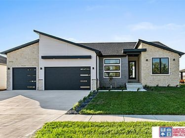 3520 Tree Line Drive, Lincoln, NE 68516
