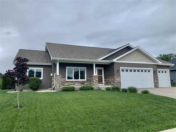 690 Prairie Grass Road, Oregon, WI 53575