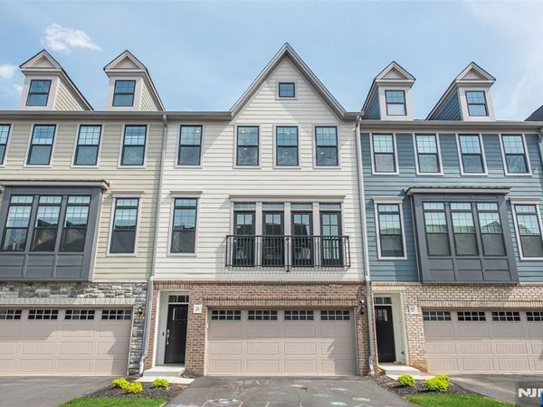 15 Cinnamon Drive, Upper Saddle River, NJ 07458