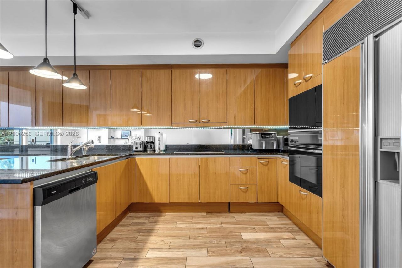 791 Crandon Blvd, Unit 302, Key Biscayne, FL 33149 Photo