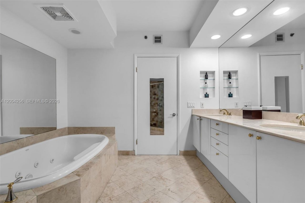 791 Crandon Blvd, Unit 302, Key Biscayne, FL 33149 Photo